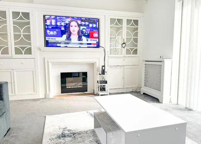 Large 8 Bedroom House In Edgbaston